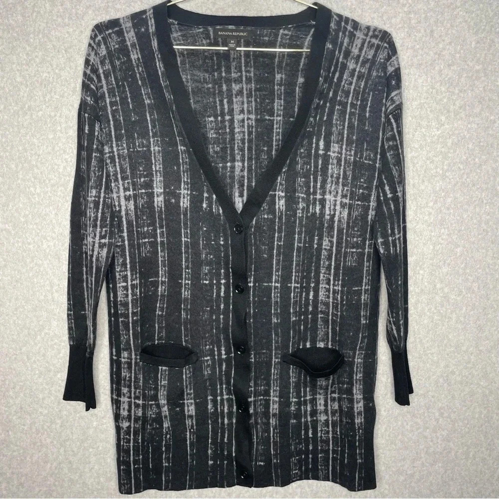 Banana Republic Merino Wool Abstract LongLine Button Down Cardigan